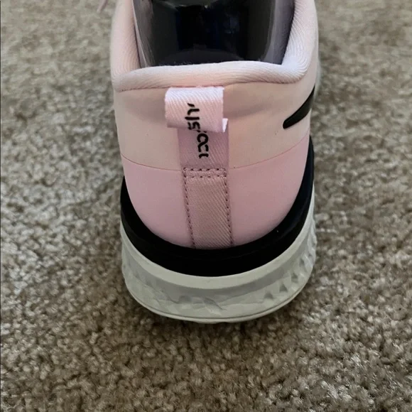 Women’s Nike Odyssey React 2 Flyknit Sneaker Size 7.5 - Picture 10 of 16